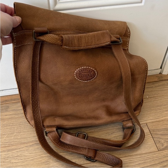 ROOTS Geniune Leather
Convertible Crossbody into
Backpack - Picture 12 of 13